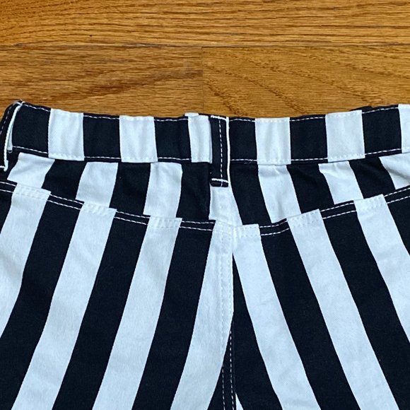 H&M ❤️ Kid's Black & White Belt Looped Short Size - 3-4Y (PRE-LOVED) - Picture 2 of 5